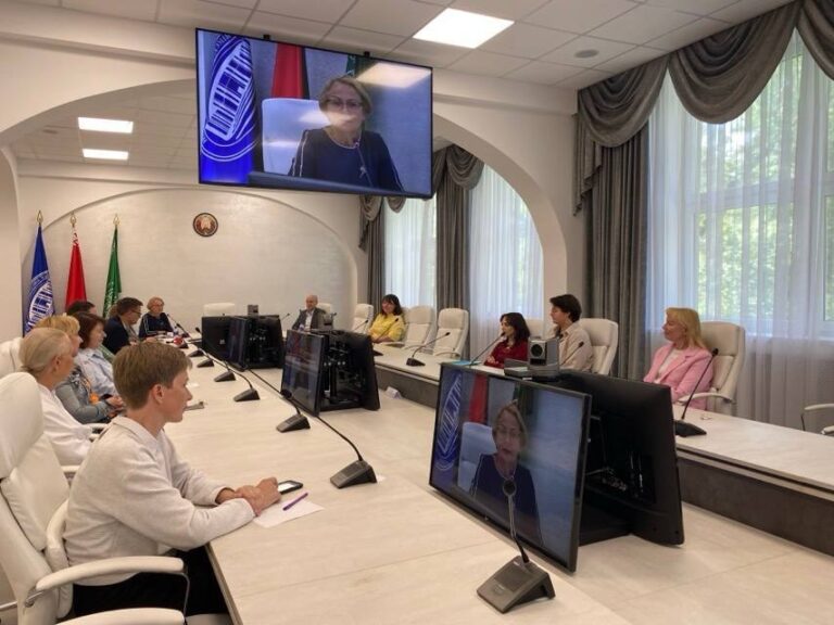 ППО Центрального ботанического сада НАН Беларуси провела круглый стол на тему «Гендерные роли и культура общения белорусов»